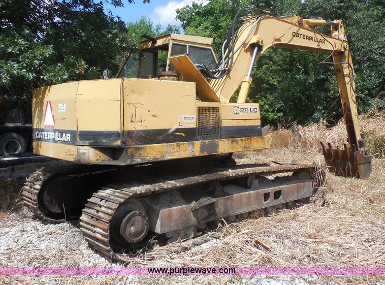 image for item H9760 1985 Caterpillar 211 LC excavator