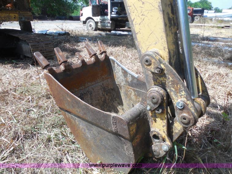 image for item H9760 1985 Caterpillar 211 LC excavator