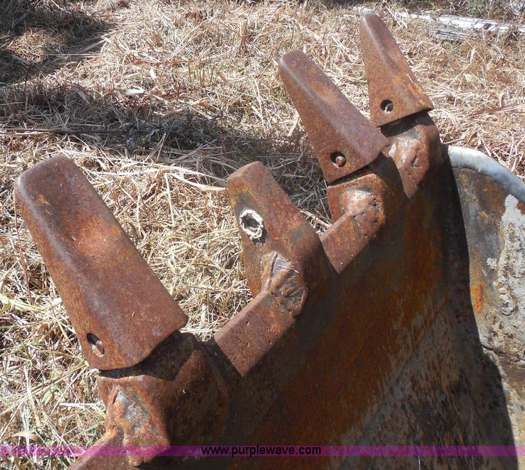 image for item H9760 1985 Caterpillar 211 LC excavator