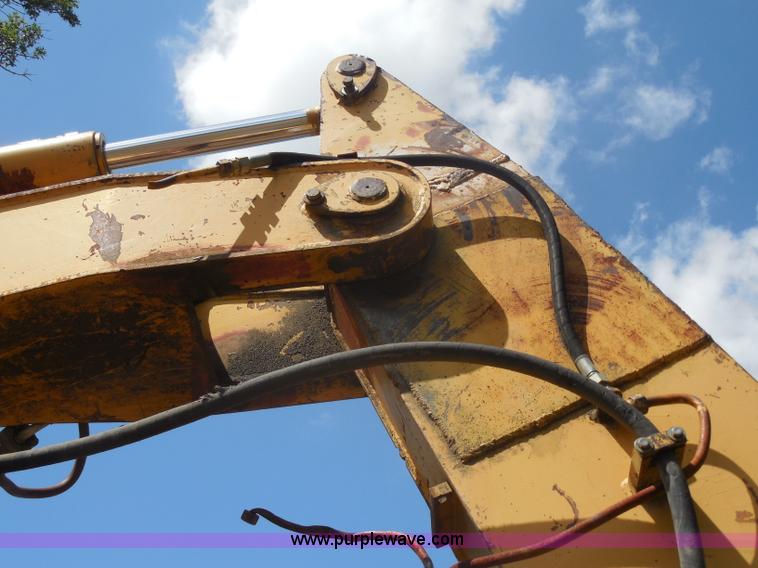 image for item H9760 1985 Caterpillar 211 LC excavator