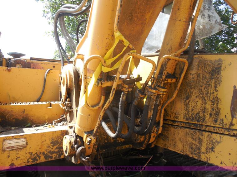 image for item H9760 1985 Caterpillar 211 LC excavator