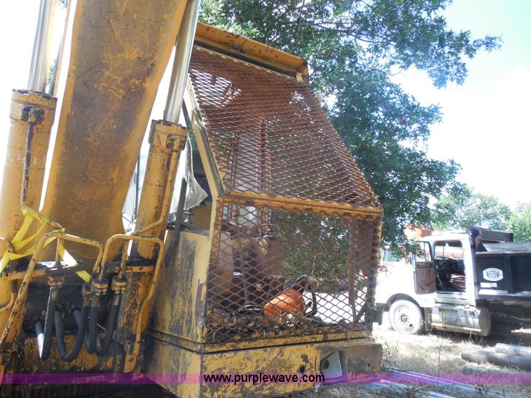 image for item H9760 1985 Caterpillar 211 LC excavator