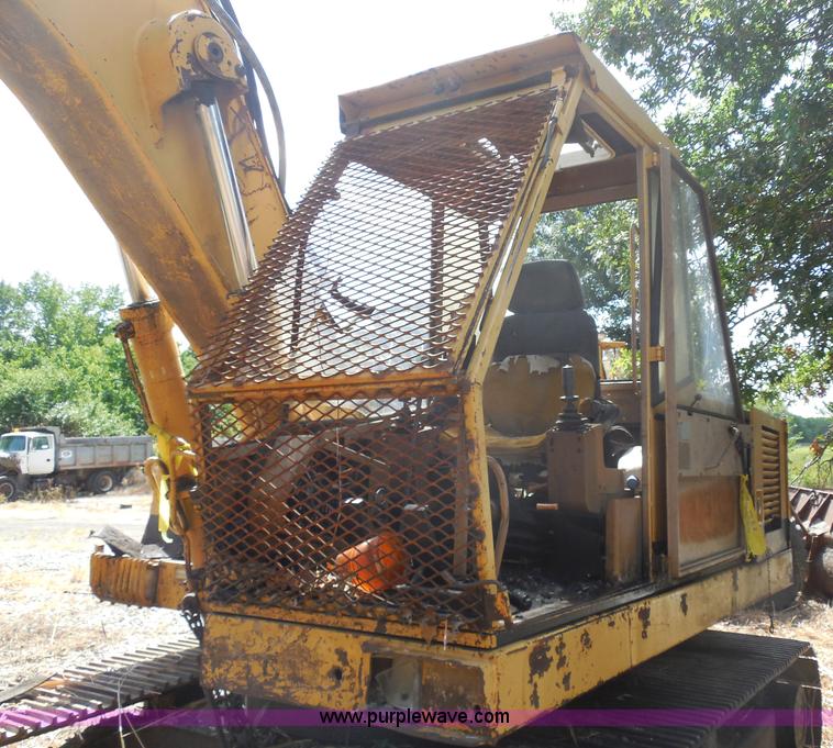 image for item H9760 1985 Caterpillar 211 LC excavator
