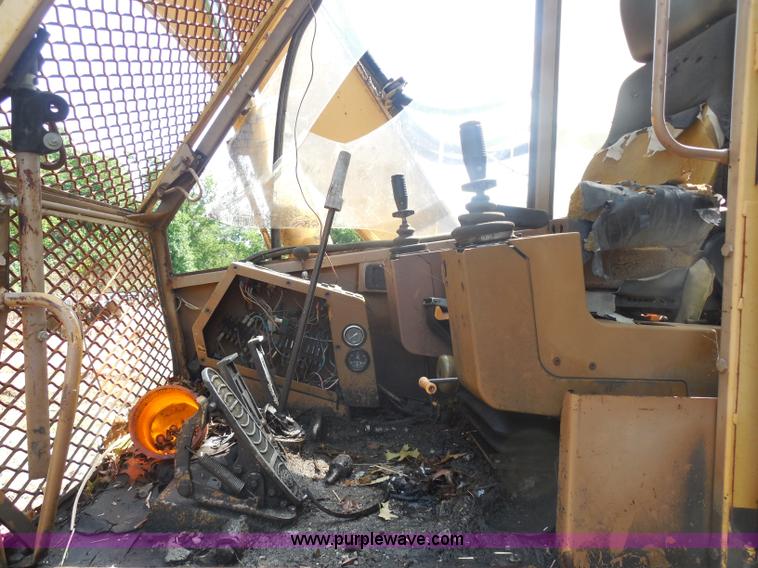 image for item H9760 1985 Caterpillar 211 LC excavator