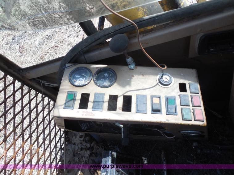 image for item H9760 1985 Caterpillar 211 LC excavator