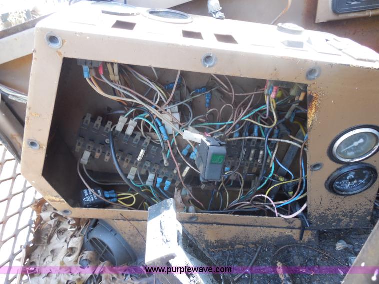 image for item H9760 1985 Caterpillar 211 LC excavator