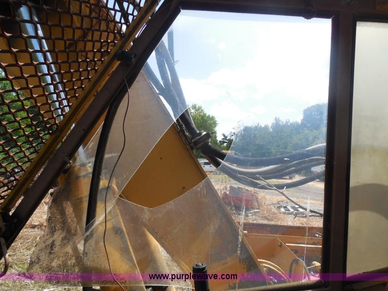 image for item H9760 1985 Caterpillar 211 LC excavator