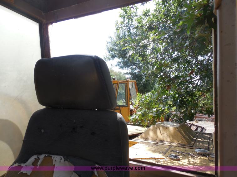 image for item H9760 1985 Caterpillar 211 LC excavator