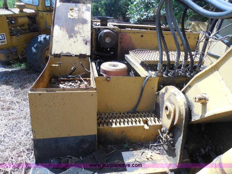 image for item H9760 1985 Caterpillar 211 LC excavator