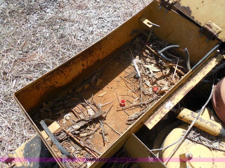 image for item H9760 1985 Caterpillar 211 LC excavator