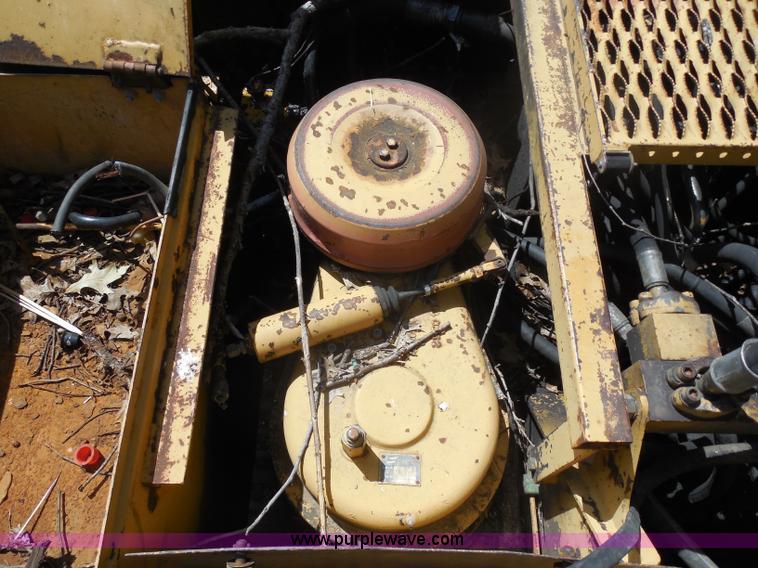 image for item H9760 1985 Caterpillar 211 LC excavator