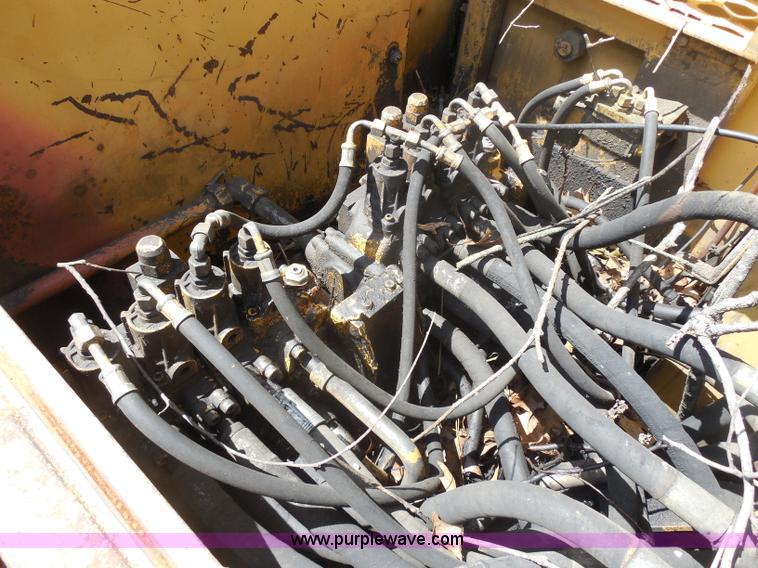 image for item H9760 1985 Caterpillar 211 LC excavator