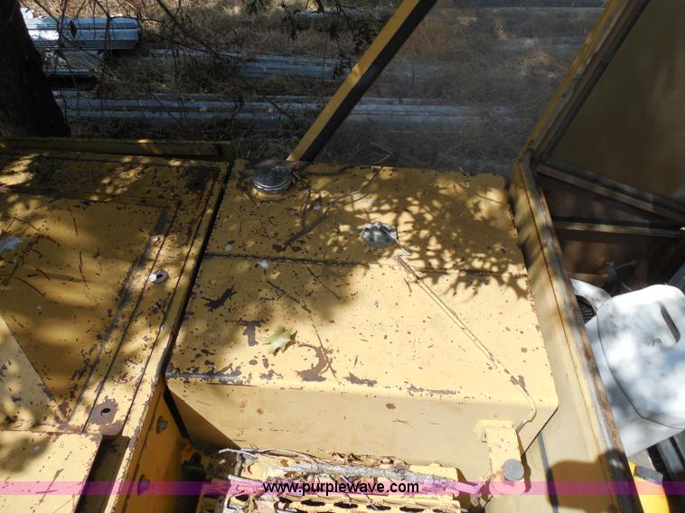 image for item H9760 1985 Caterpillar 211 LC excavator