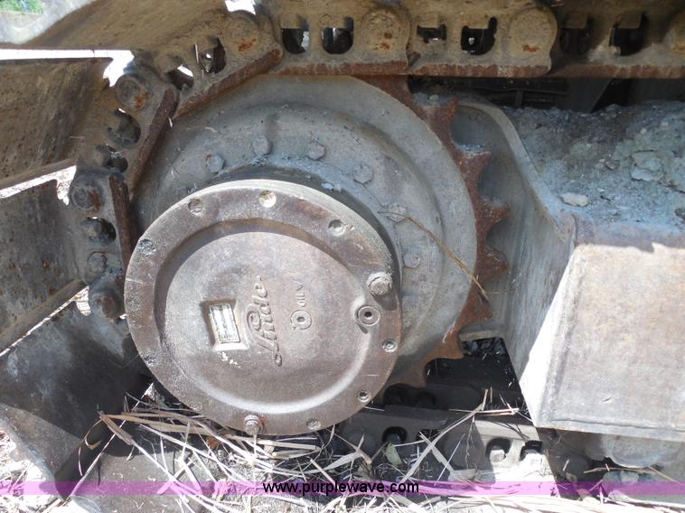 image for item H9760 1985 Caterpillar 211 LC excavator