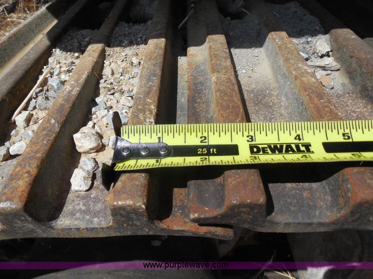 image for item H9760 1985 Caterpillar 211 LC excavator