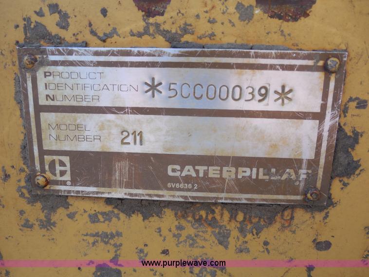 image for item H9760 1985 Caterpillar 211 LC excavator