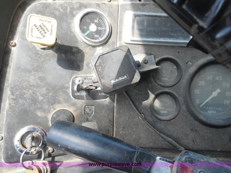 image for item H9761 1991 Ford LT8000 dump truck