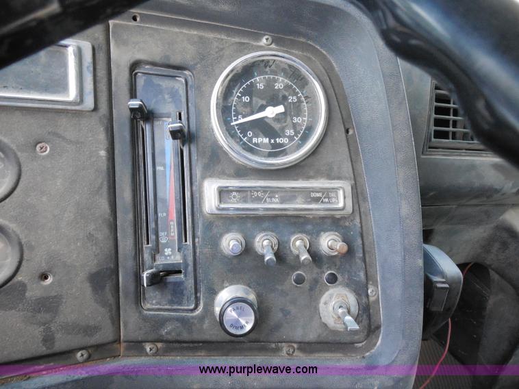 image for item H9761 1991 Ford LT8000 dump truck