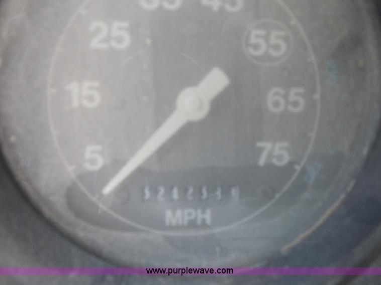 image for item H9761 1991 Ford LT8000 dump truck