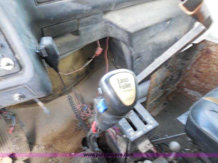 image for item H9761 1991 Ford LT8000 dump truck