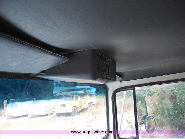 image for item H9761 1991 Ford LT8000 dump truck