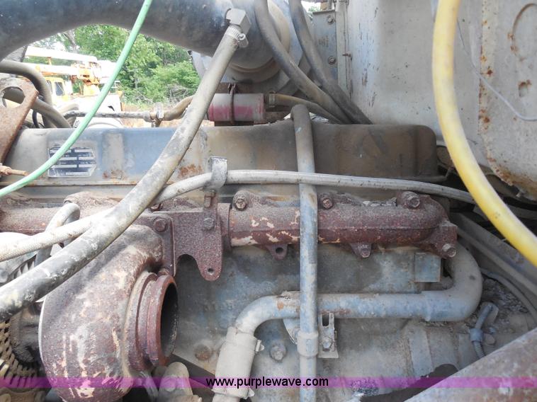 image for item H9761 1991 Ford LT8000 dump truck