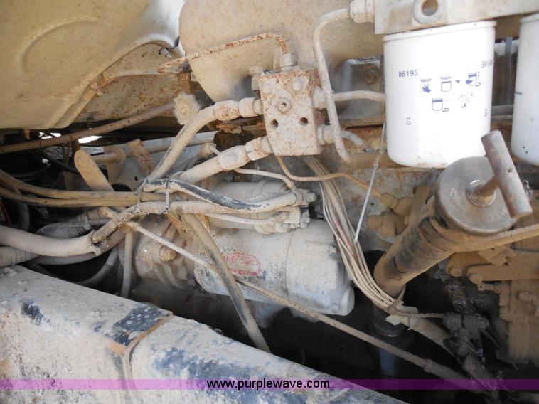 image for item H9761 1991 Ford LT8000 dump truck