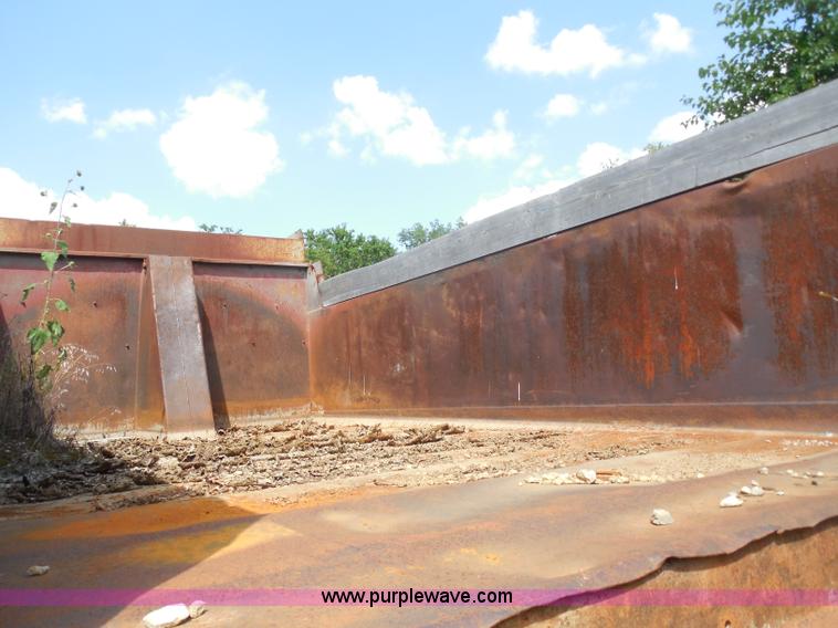 image for item H9761 1991 Ford LT8000 dump truck