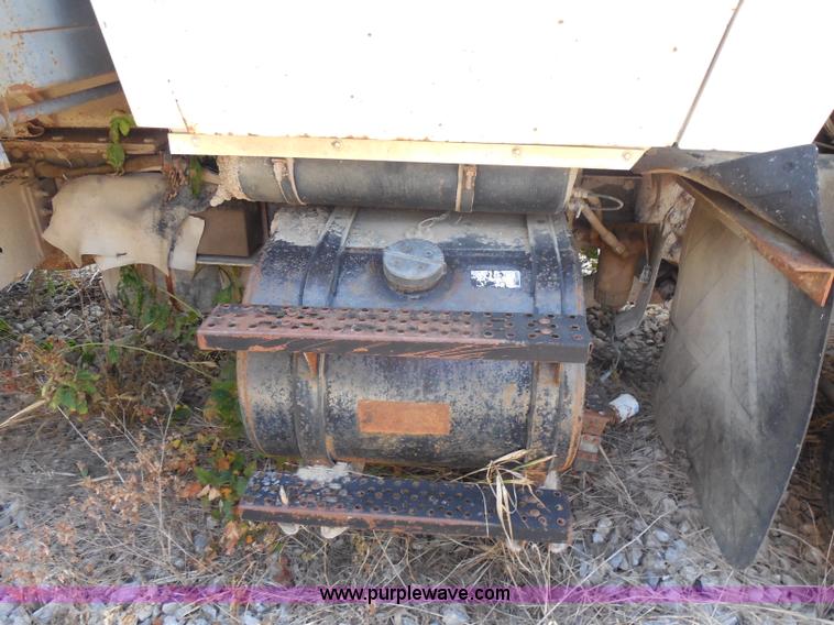 image for item H9761 1991 Ford LT8000 dump truck