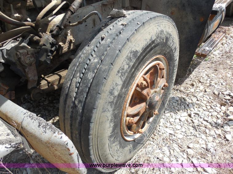 image for item H9761 1991 Ford LT8000 dump truck