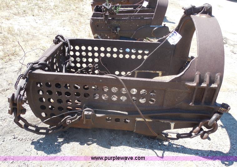 Hendrix 5/8 yard four tooth drag line bucket in Washington, KS Item