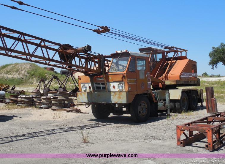 image for item H9785 1975 Bantam T-350 18 ton crane