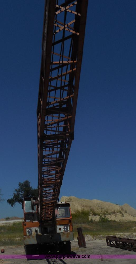image for item H9785 1975 Bantam T-350 18 ton crane