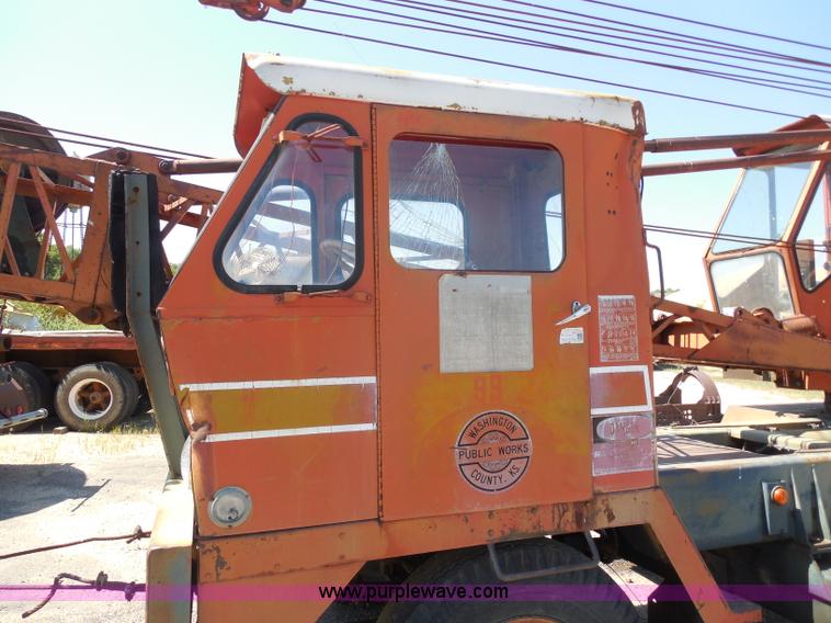 image for item H9785 1975 Bantam T-350 18 ton crane