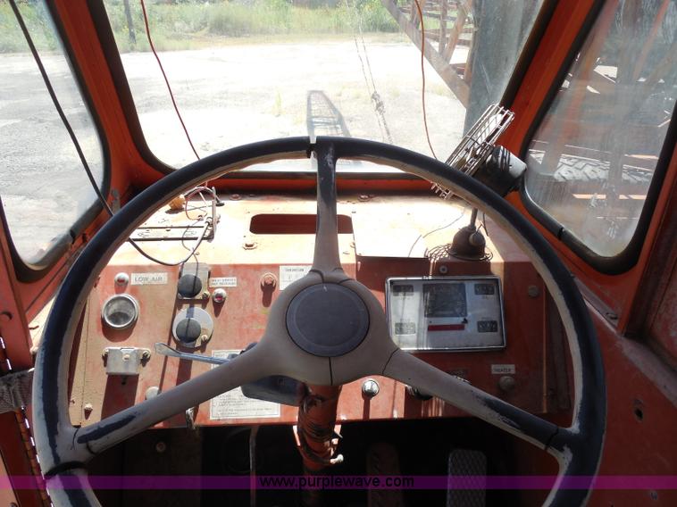 image for item H9785 1975 Bantam T-350 18 ton crane