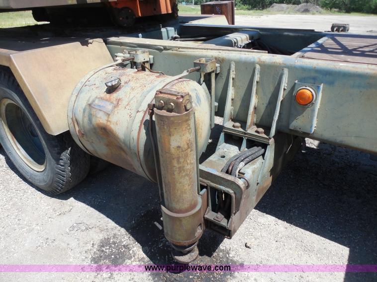 image for item H9785 1975 Bantam T-350 18 ton crane