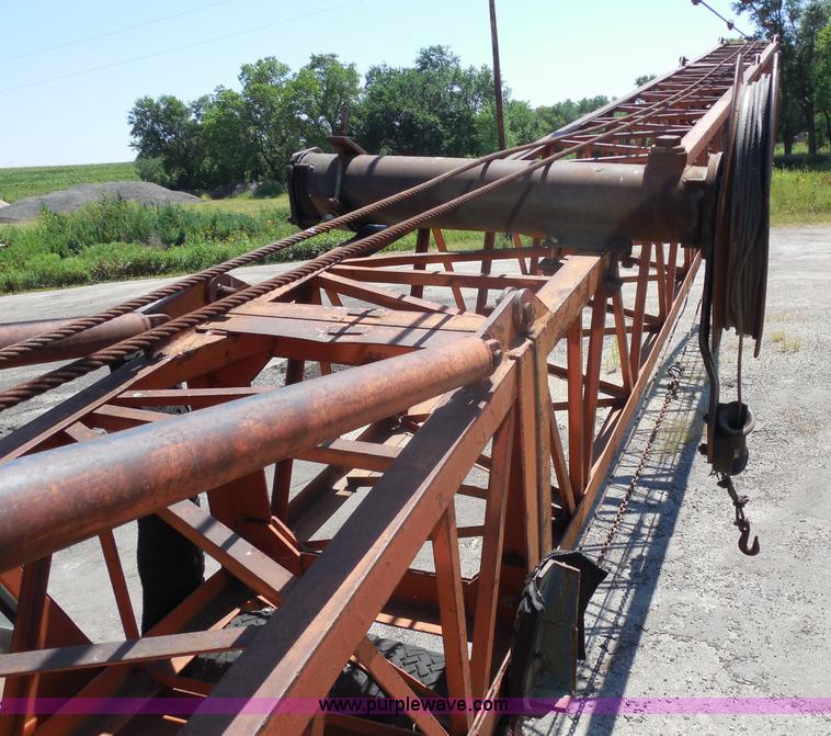 image for item H9785 1975 Bantam T-350 18 ton crane