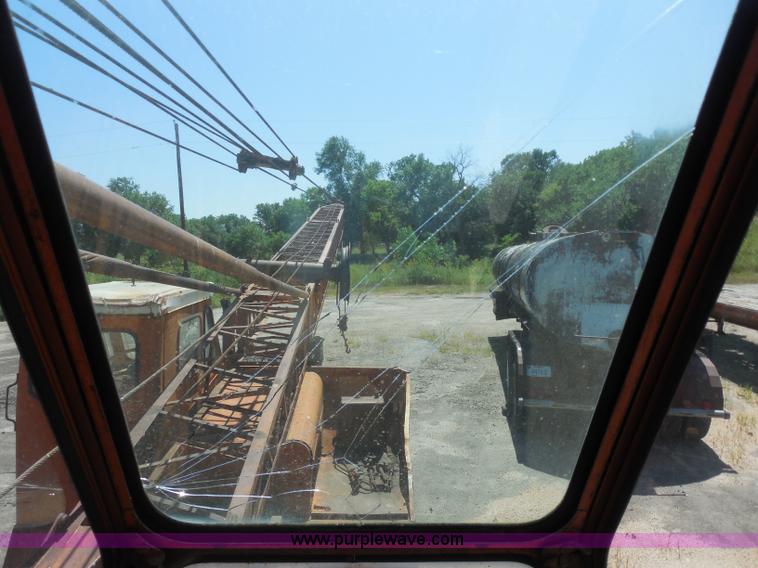 image for item H9785 1975 Bantam T-350 18 ton crane