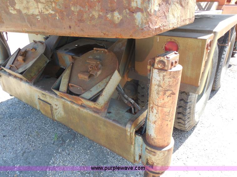 image for item H9785 1975 Bantam T-350 18 ton crane