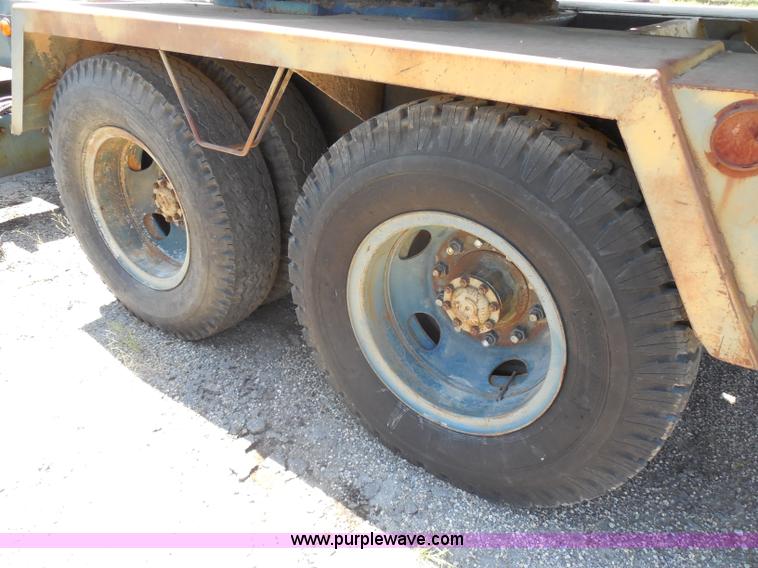 image for item H9785 1975 Bantam T-350 18 ton crane