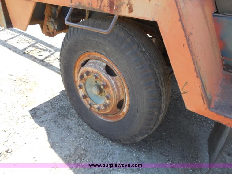 image for item H9785 1975 Bantam T-350 18 ton crane