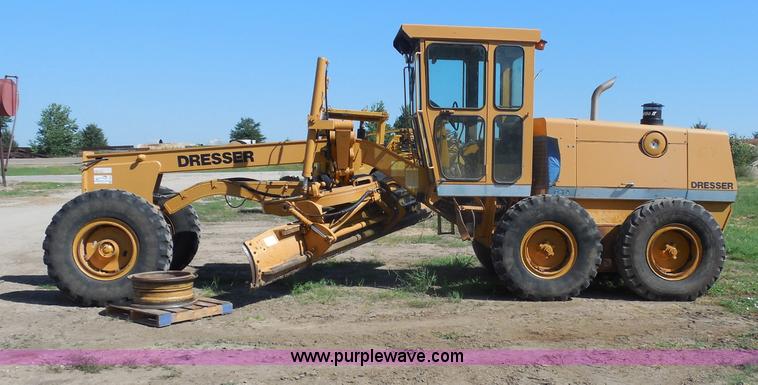 image for item H9806 1992 Dresser 850 articulated motor grader