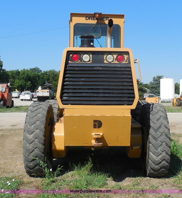 image for item H9806 1992 Dresser 850 articulated motor grader