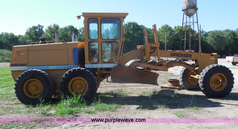 image for item H9806 1992 Dresser 850 articulated motor grader