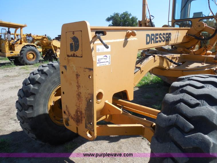 image for item H9806 1992 Dresser 850 articulated motor grader