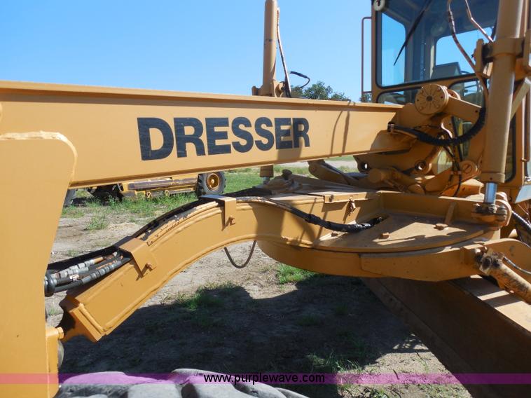 image for item H9806 1992 Dresser 850 articulated motor grader
