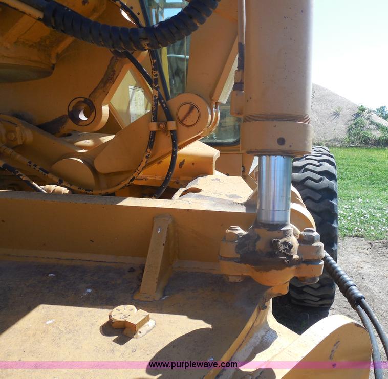 image for item H9806 1992 Dresser 850 articulated motor grader