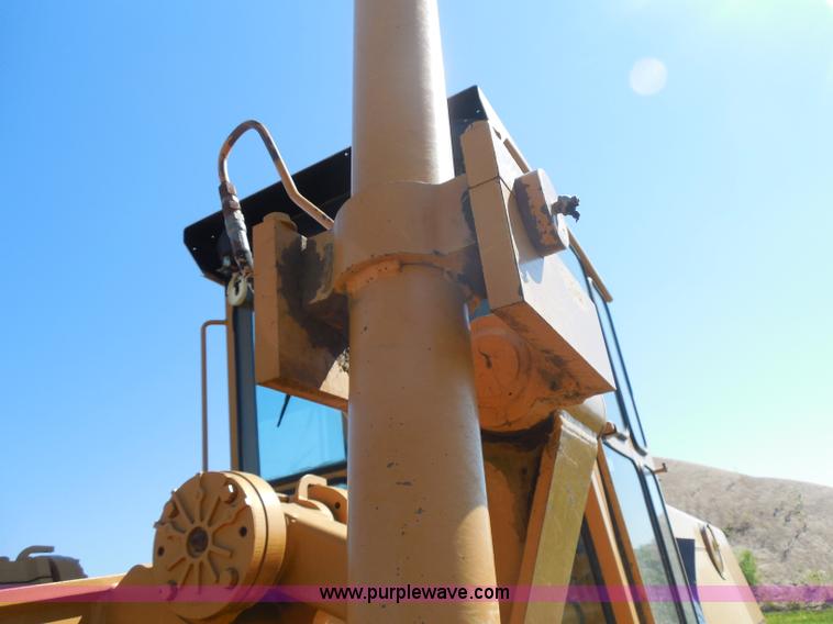 image for item H9806 1992 Dresser 850 articulated motor grader