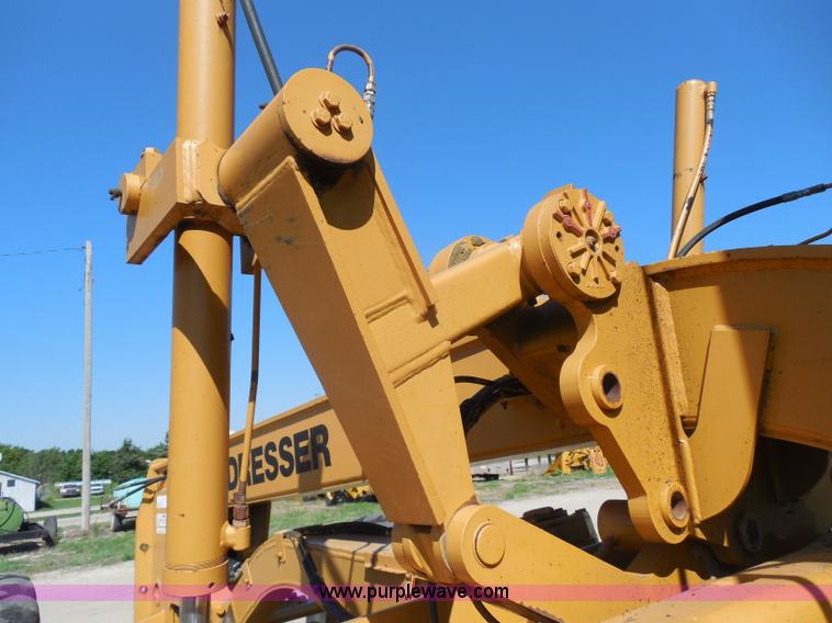 image for item H9806 1992 Dresser 850 articulated motor grader