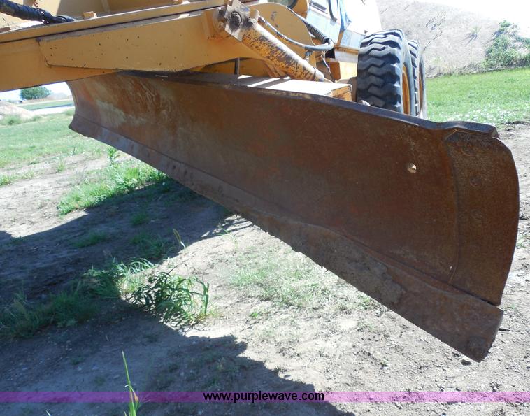 image for item H9806 1992 Dresser 850 articulated motor grader